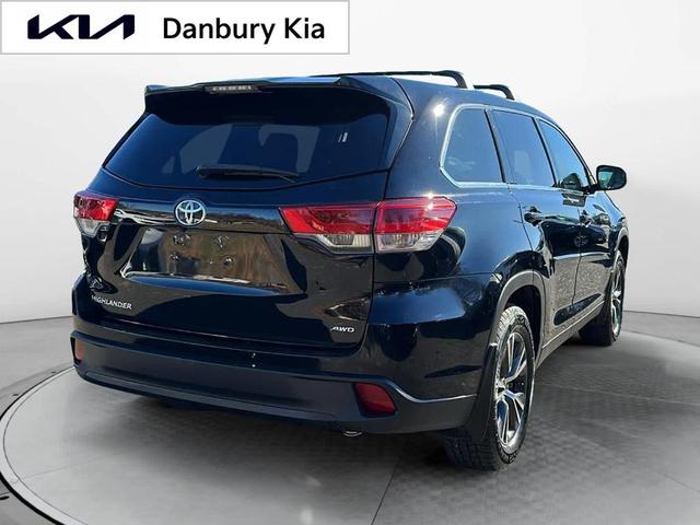 2019 toyota highlander le