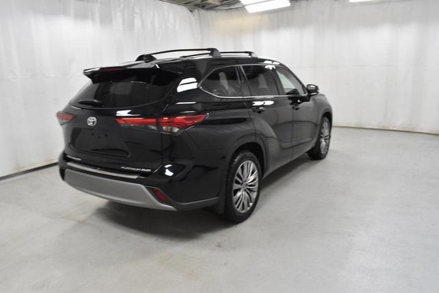 2022 toyota highlander platinum