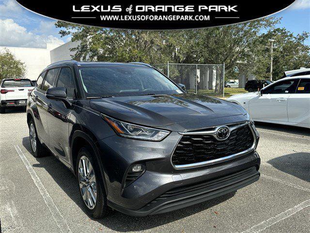 2022 toyota highlander limited