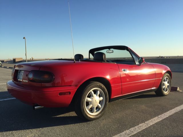 mazda: mx-5 miata convertible 2-door b package