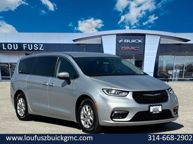 2023 chrysler pacifica touring l