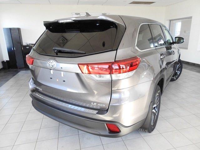 new 2019 toyota highlander le plus v6 hutchinson, ks 67502 for sale in hutchinson, kansas