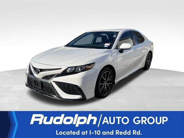 2022 toyota camry se