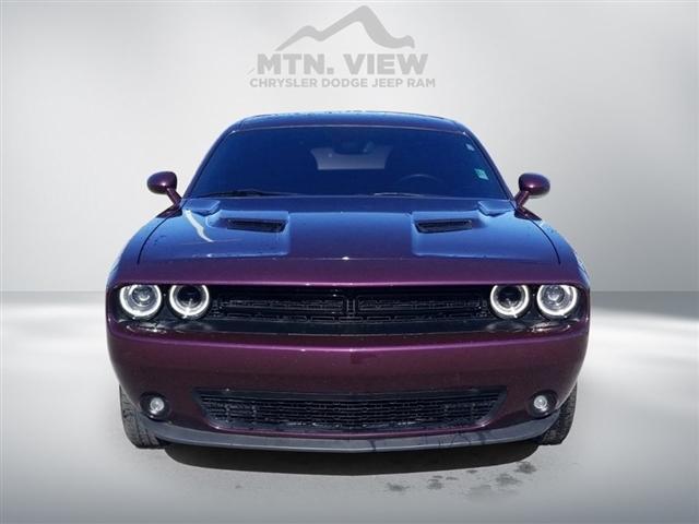 2022 dodge challenger sxt