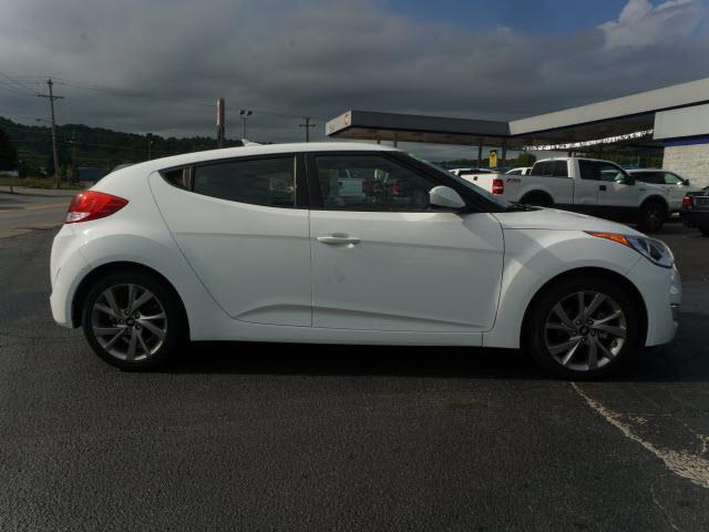 2017 hyundai veloster base 3dr coupe 6m w/black seats for sale in lewisburg, west virginia