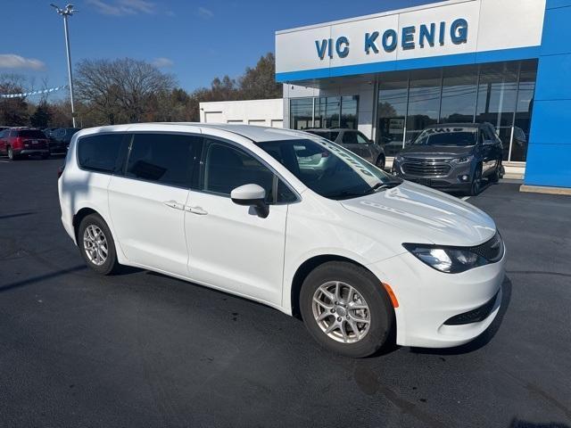 2023 chrysler voyager lx