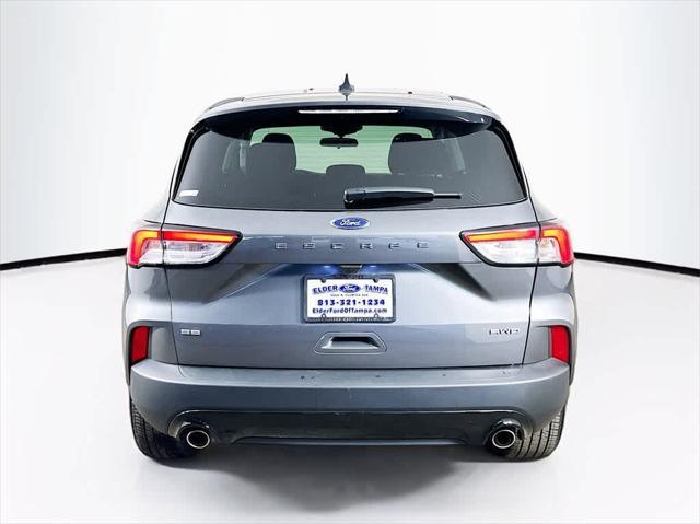 2022 ford escape se