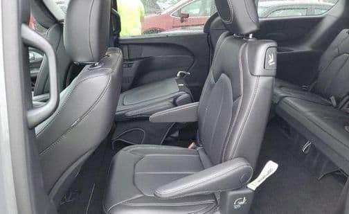 2023 chrysler pacifica touring-l in plymouth, wisconsin