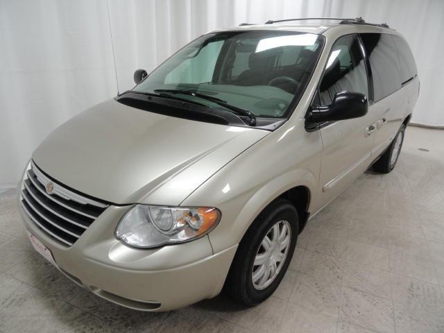 2005 chrysler town & country touring for sale in grand forks, north dakota