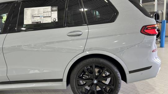 2025 BMW X7