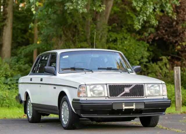 1989 volvo 240 super low 80k miles clean carfax florida garaged!
