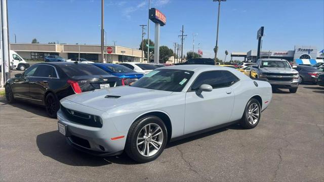 2020 dodge challenger sxt