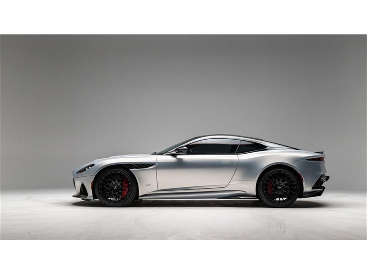 2023 aston martin dbs