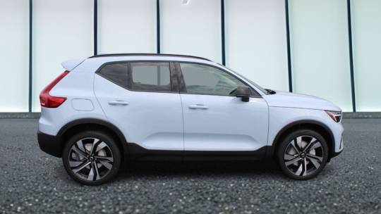 2025 Volvo XC40