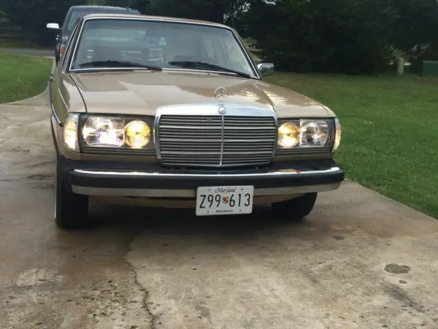 1981 mercedes 240d drives excellent looks excellent cold ac must see