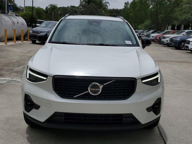 2024 volvo xc40 b5 plus dark theme