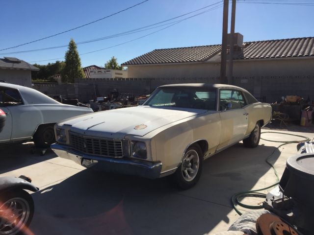running classic car