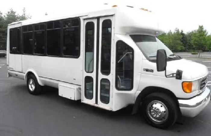 used 2004 ford e-450 wheelchair shuttle bus, 126,497 miles in westbury, ny