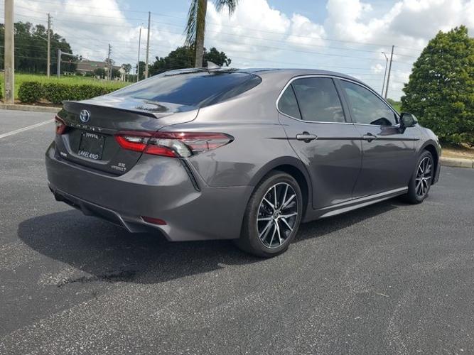 used 2023 toyota camry hybrid se
