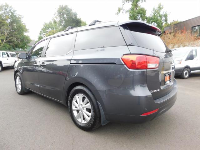 2017 kia sedona lx