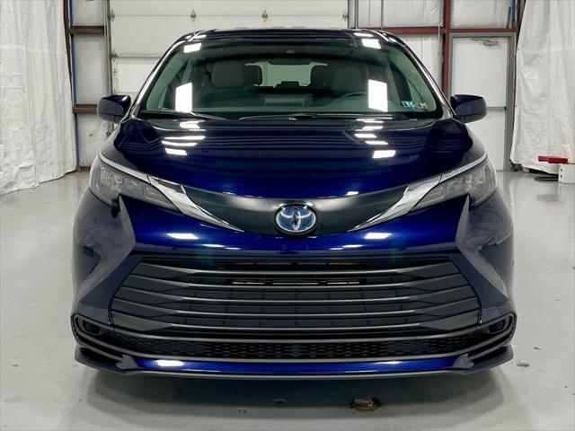 2024 toyota sienna le