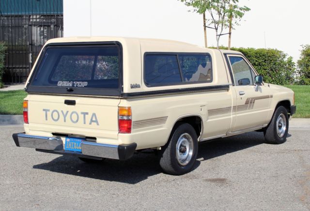 california original,1986 toyota pickup dlx,one owner, 100% rust free, awesome!!!