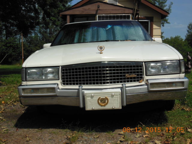 cadilliac fleetwood sixty special white 4 door sedan no rust on body