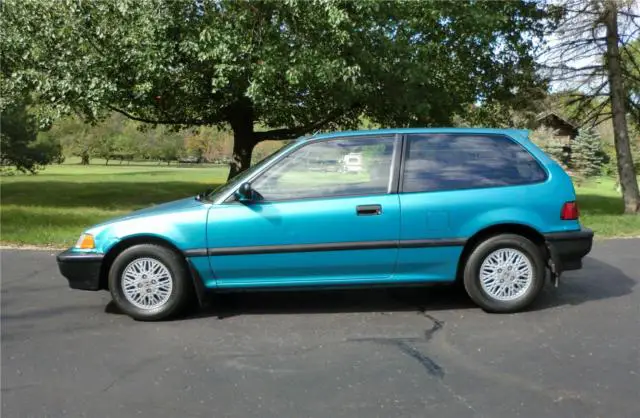 1991 honda civic cx hatchback 5 speed 111,757 miles canadian car (179,856 km)
