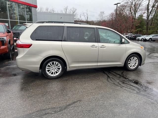 2016 toyota sienna xle