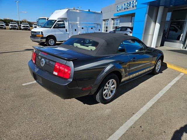 2007 ford mustang deluxe