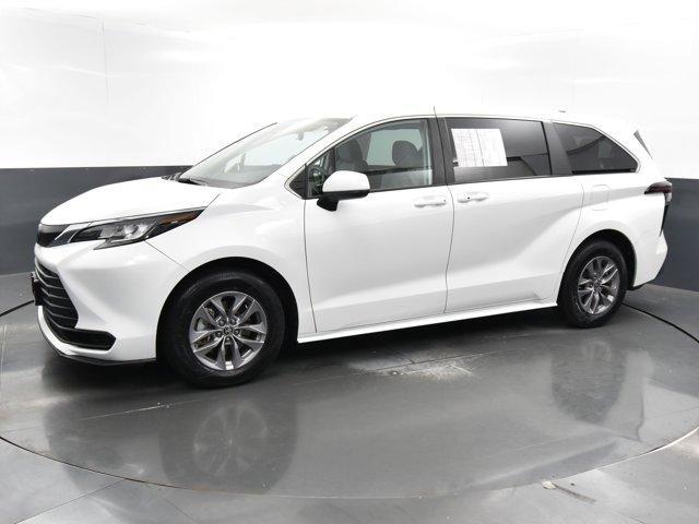 2023 toyota sienna le