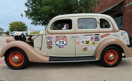 1935 ford model 48 deluxe fordor sedan