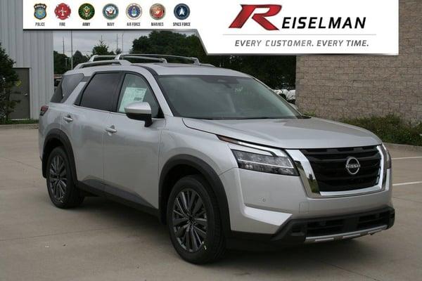 2023 nissan pathfinder in northwoods, illinois