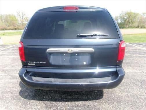 2006 chrysler town & country base in allentown, illinois