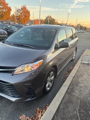 2018 toyota sienna le