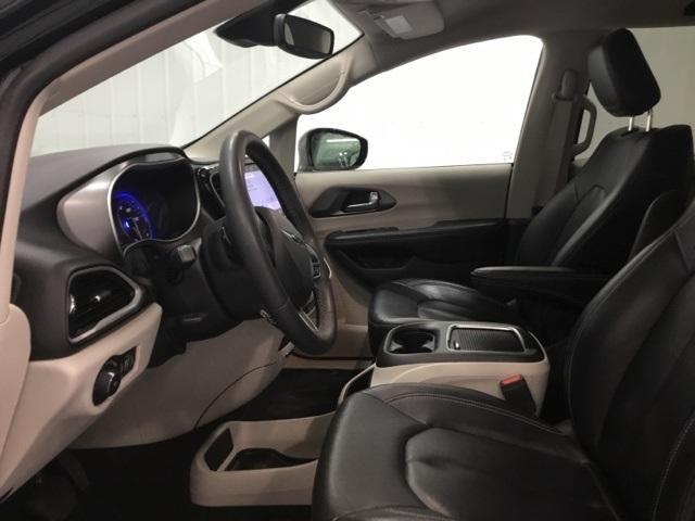 2022 chrysler pacifica touring-l