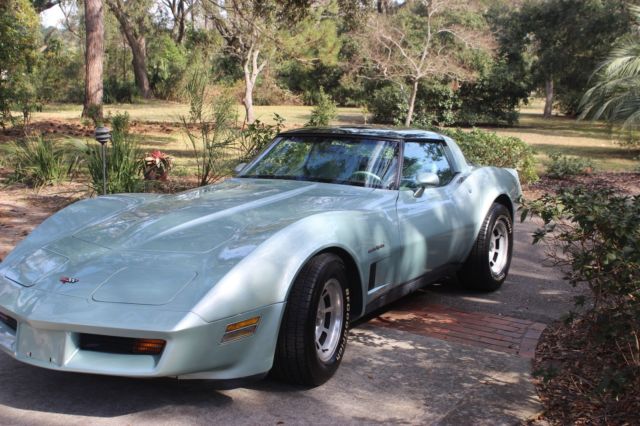 1982 chevrolet corvette, sea green, t-tops, chevy 5.7l v8 16v automatic rwd