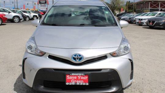 2017 Toyota Prius v (+)