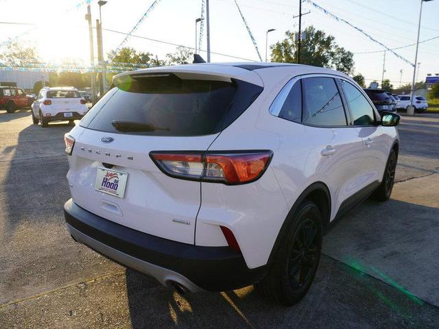 2020 ford escape se