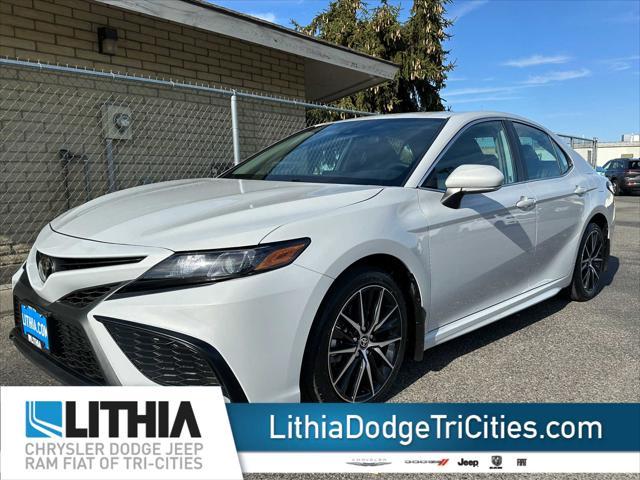 2022 toyota camry le