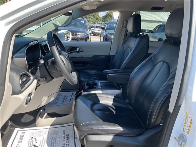 2022 chrysler pacifica touring l