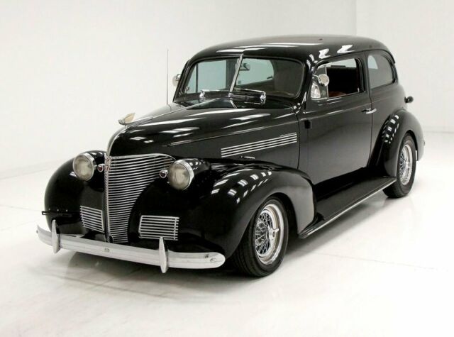 faultless black paint/pristine chrome/art deco dash/saddle leather