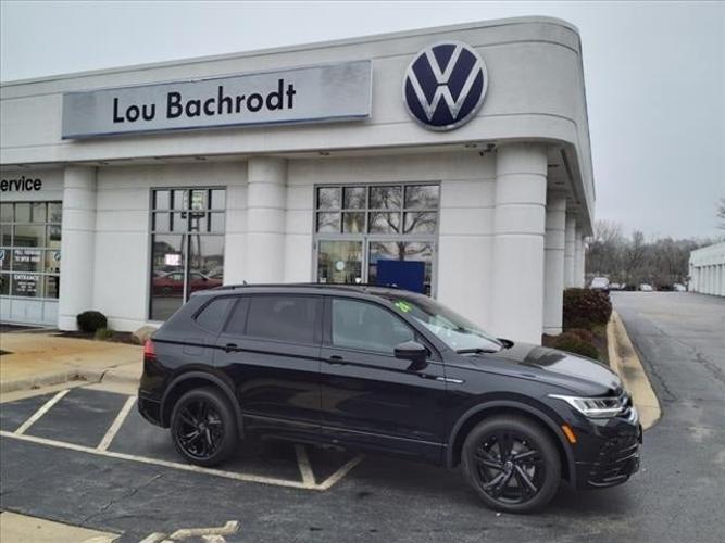 new 2024 volkswagen taos/tiguan 2.0t se r-line black