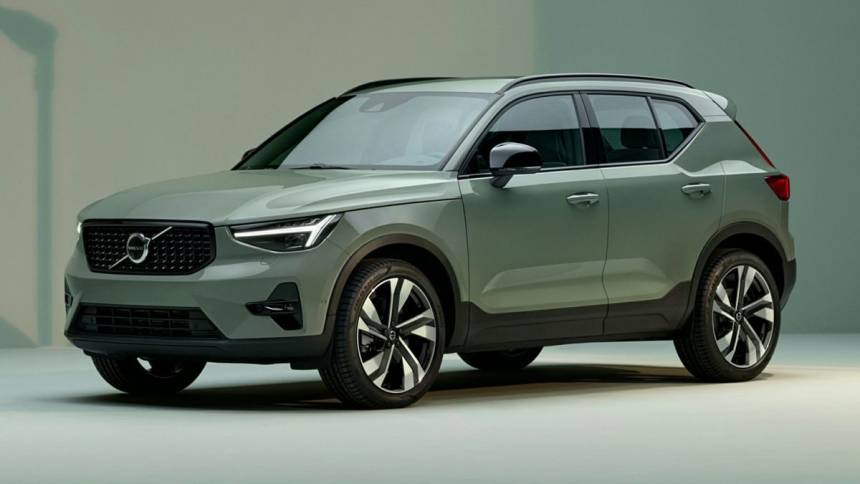 2024 volvo xc40 b5 plus bright theme