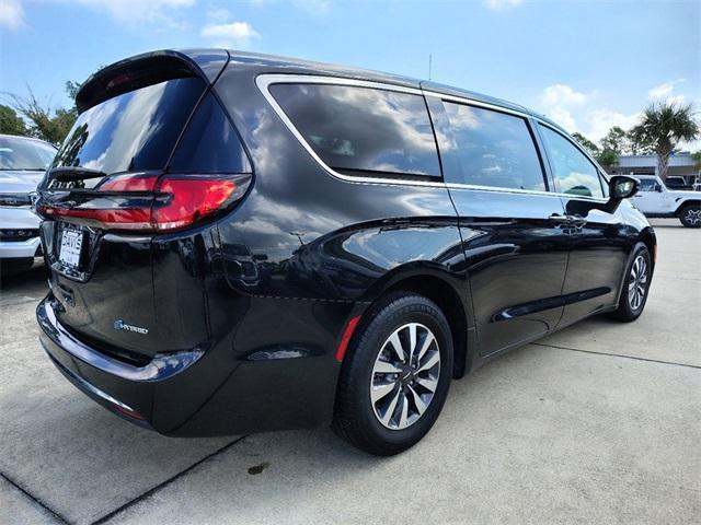 2022 chrysler pacifica hybrid touring l