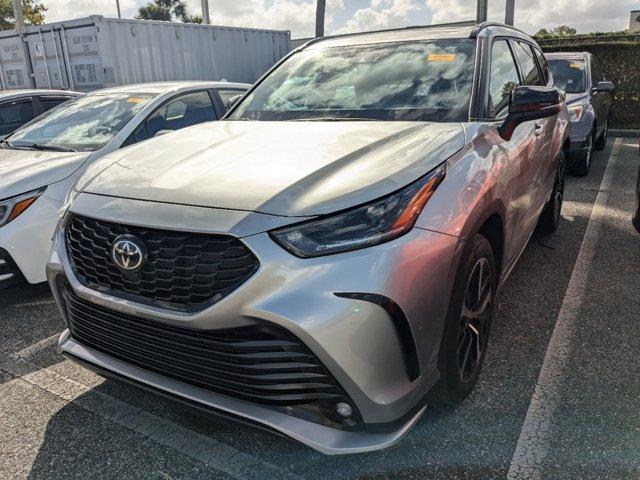 2021 toyota highlander xse