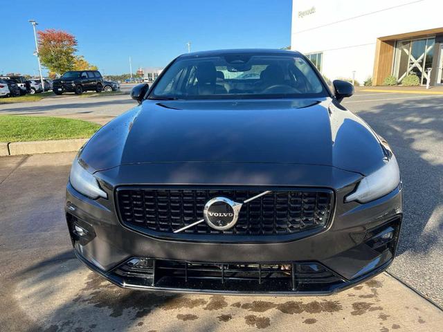 2024 volvo s60 b5 plus dark theme