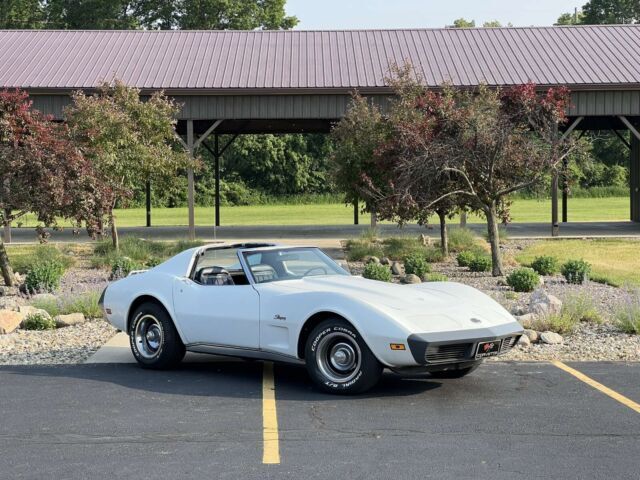 1974 corvette stingray c3. coupe, 350 big block, t-top, white