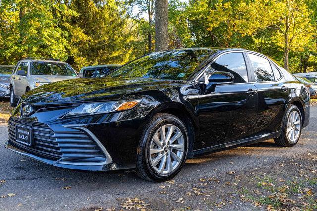 2022 toyota camry le