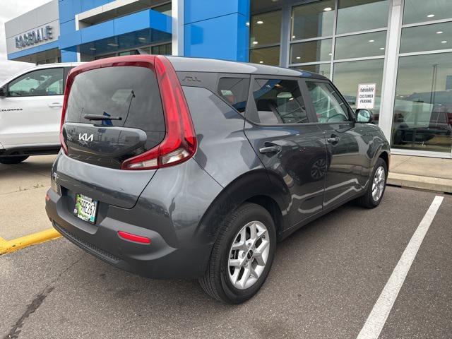 2022 kia soul lx